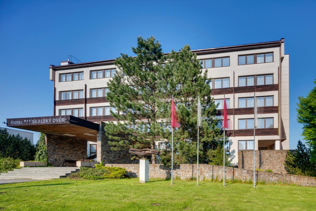 Hotel Skalsky Dvur Bystrice nad Pernstejnem Exterior foto