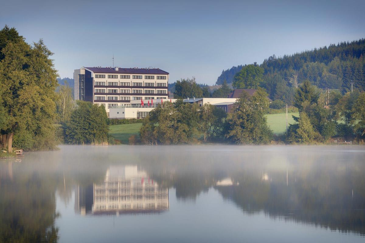 Hotel Skalsky Dvur Bystrice nad Pernstejnem Exterior foto